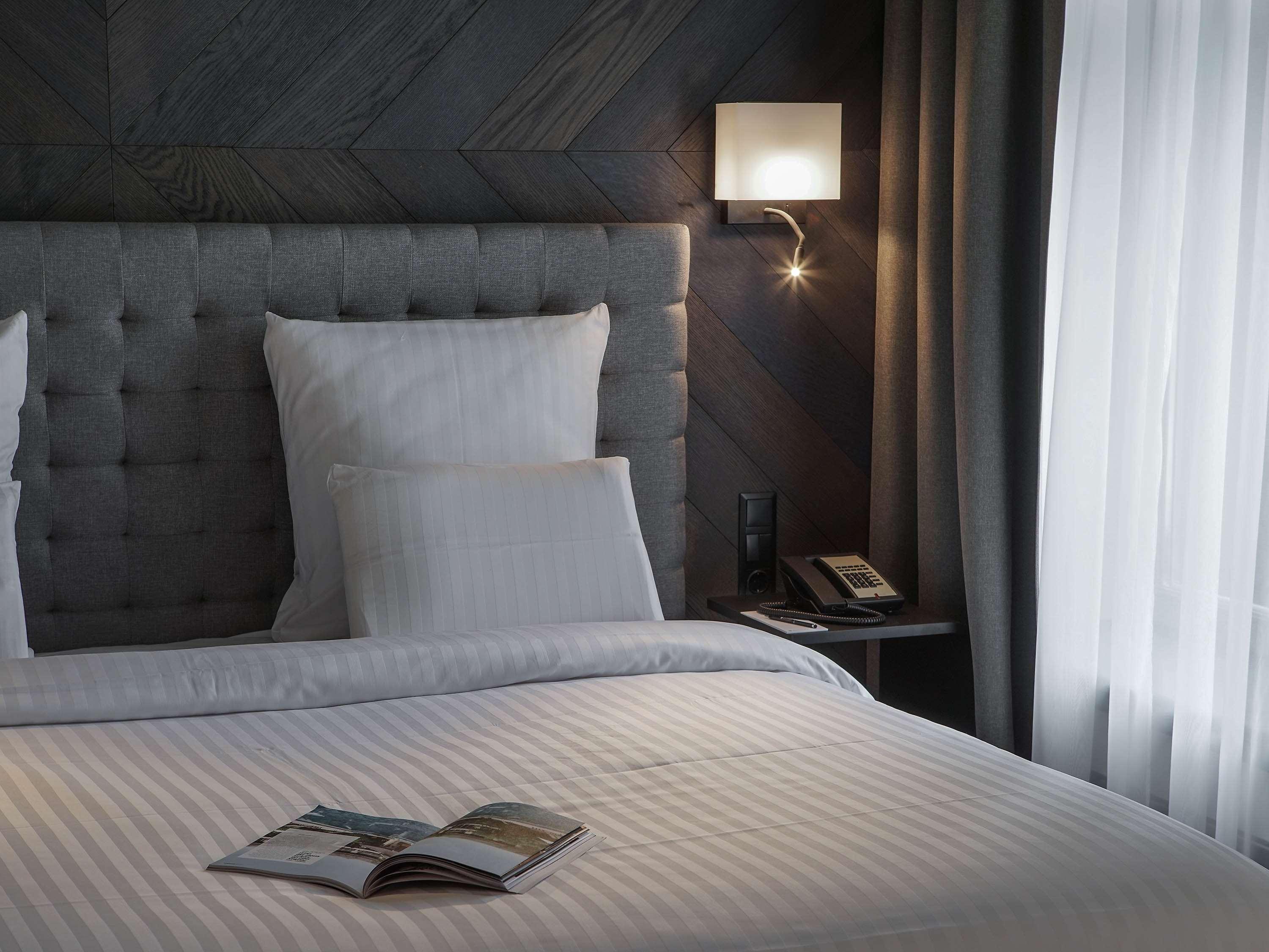 Pullman Riga Old Town Hotel Ngoại thất bức ảnh A bedroom at the hotel