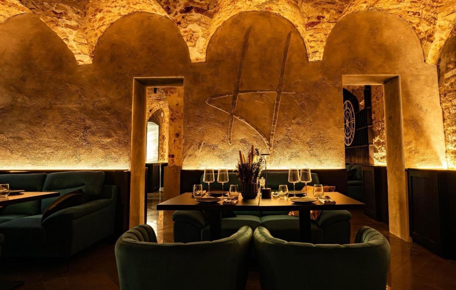 Pullman Riga Old Town Hotel Ngoại thất bức ảnh Restaurant in the basement of the hotel