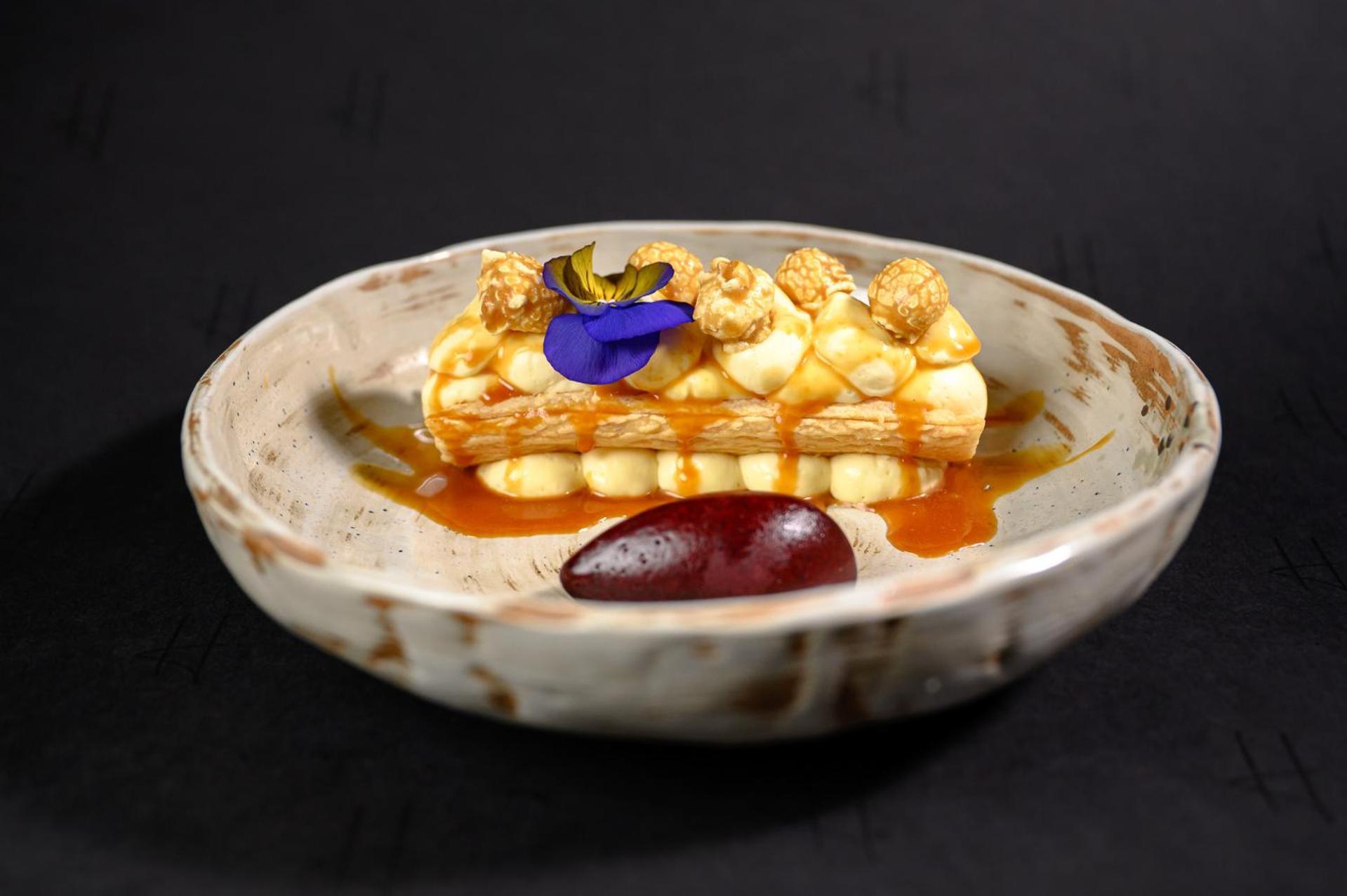Pullman Riga Old Town Hotel Ngoại thất bức ảnh A dessert