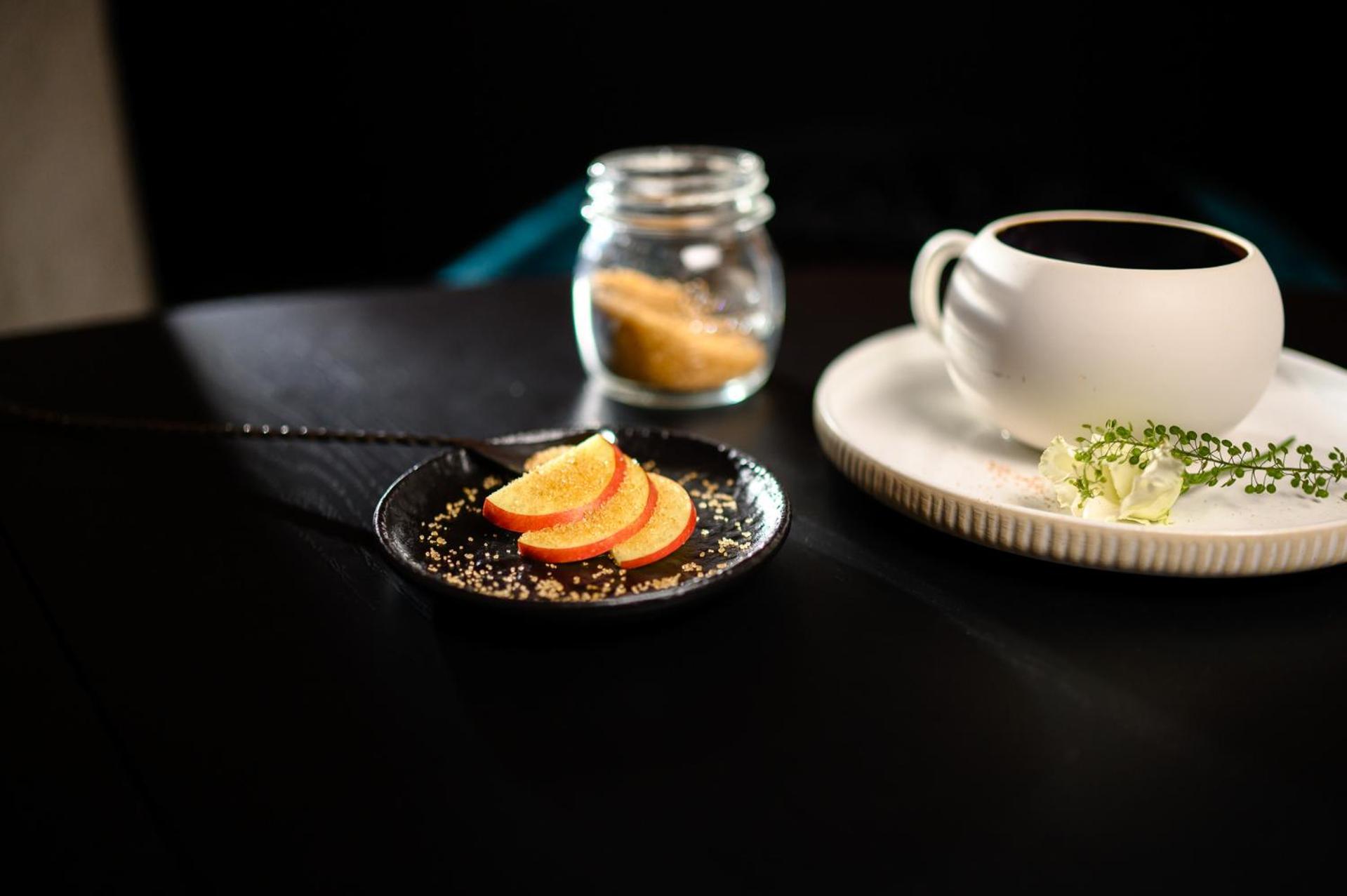 Pullman Riga Old Town Hotel Ngoại thất bức ảnh A cup of coffee with a jar of sugar and a plate of lemon