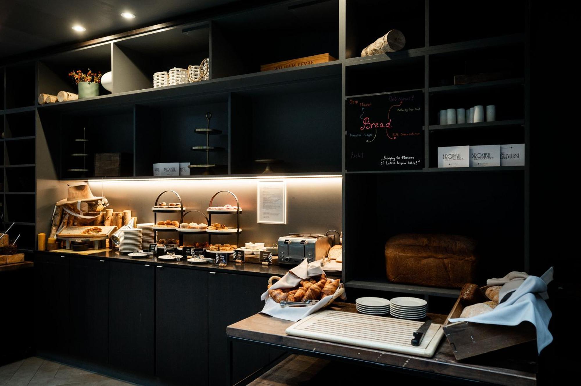 Pullman Riga Old Town Hotel Ngoại thất bức ảnh The lounge at the airport