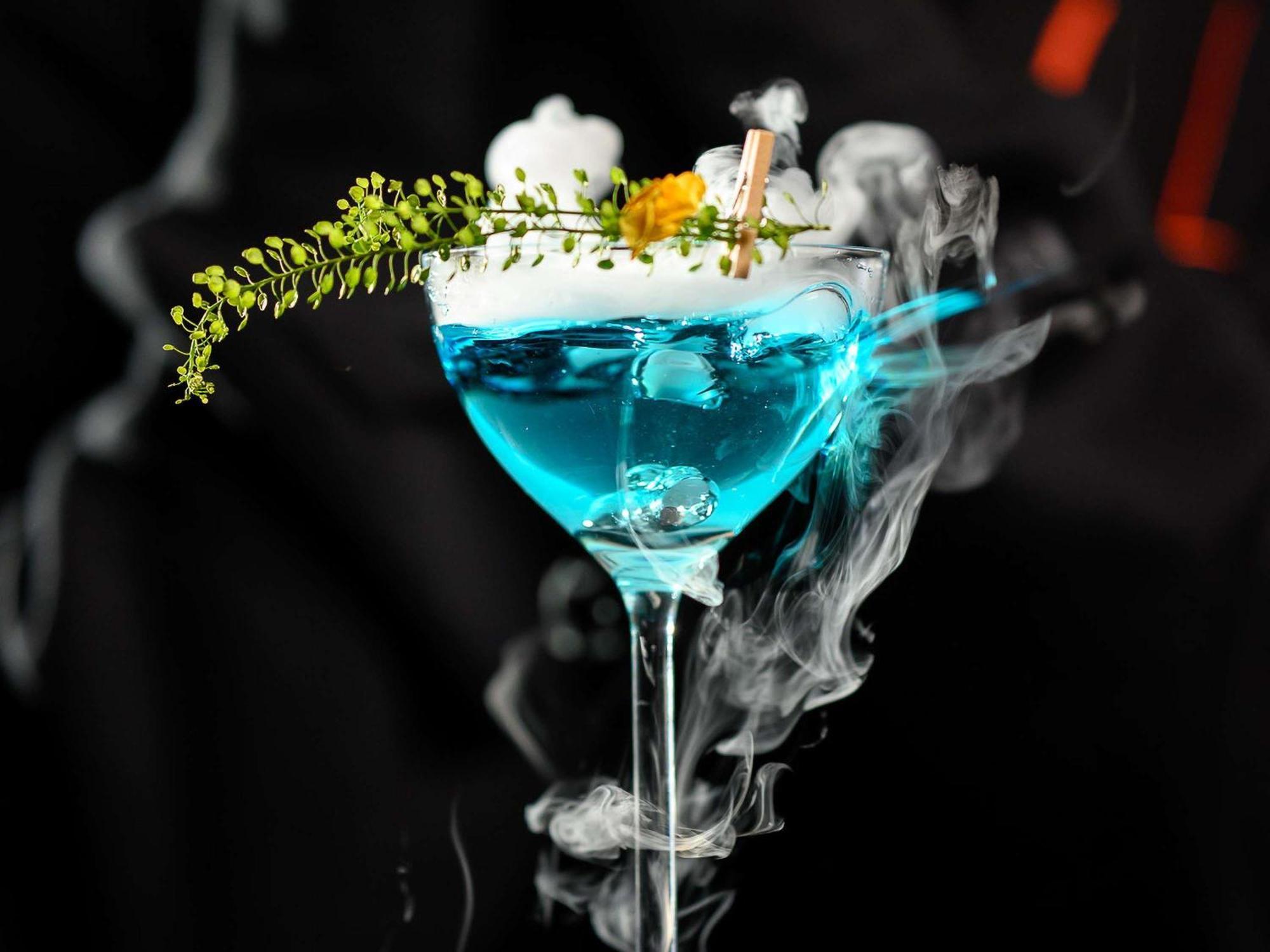 Pullman Riga Old Town Hotel Ngoại thất bức ảnh A cocktail prepared with liquid nitrogen