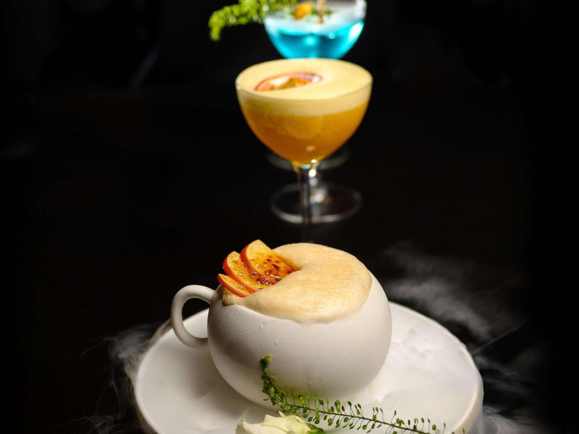 Pullman Riga Old Town Hotel Ngoại thất bức ảnh A cocktail prepared with liquid nitrogen