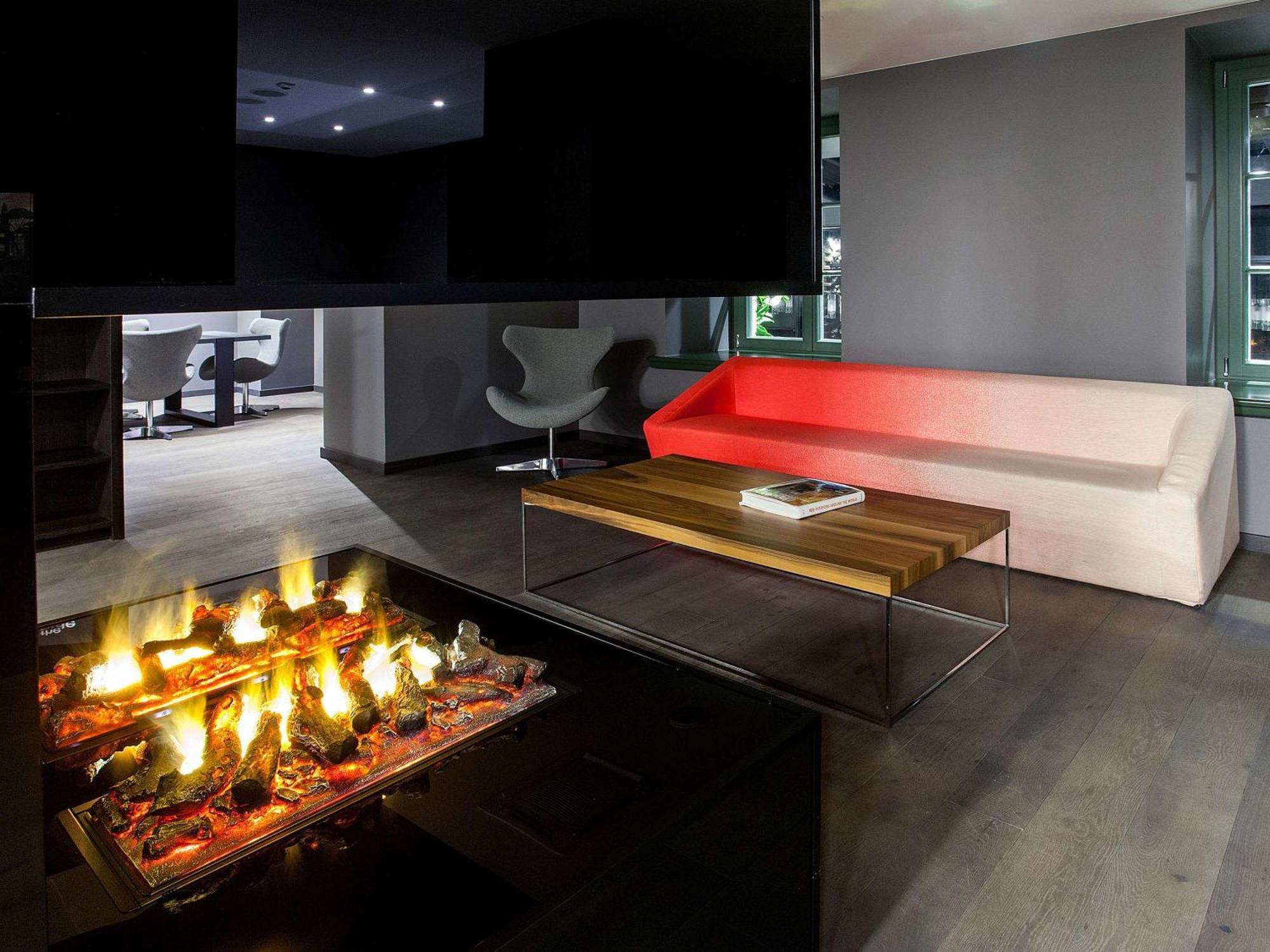 Pullman Riga Old Town Hotel Ngoại thất bức ảnh A fireplace with a suspended TV